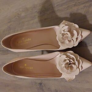 Gently use pair of Kate Spade size 6 m